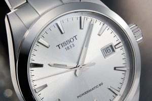 Tissot Gentleman 38mm cadran argintiu de aproape