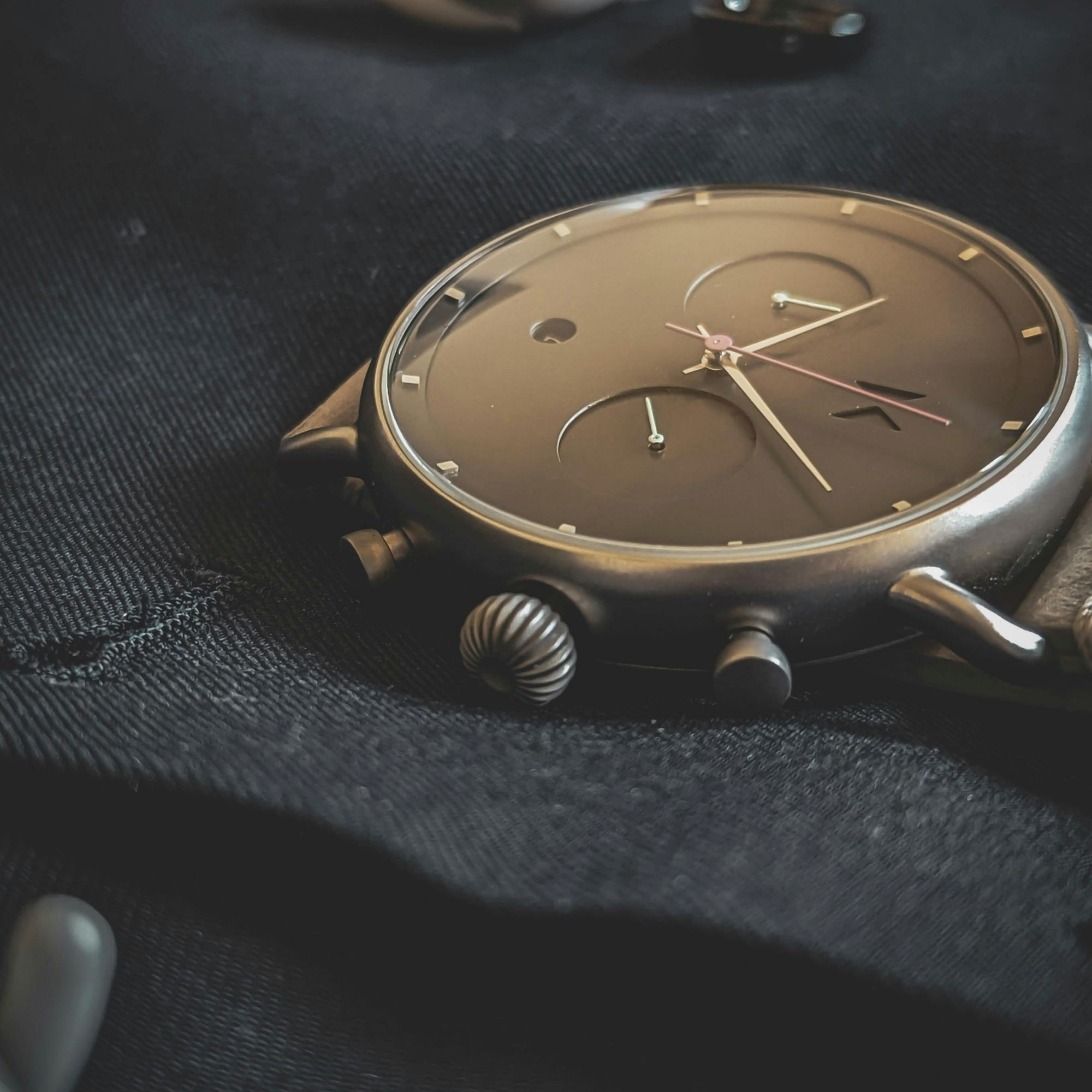 LOS watch reviews